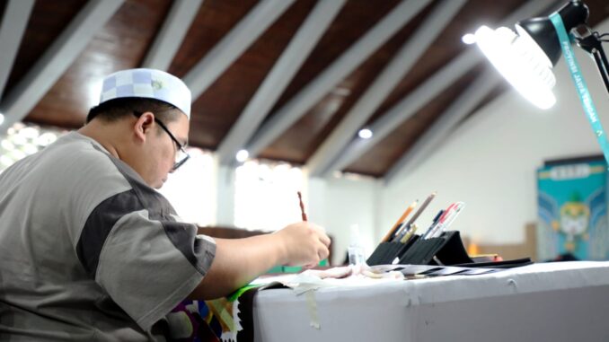 Peserta cabang kaligrafi MTQ XXXI 2026 di Semarang mengapresiasi venue lomba di Undip yang nyaman serta pelayanan panitia lokal yang ramah.