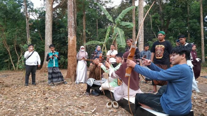 Kafilah MTQ Nasional XXXI diajak refreshing ke Desa Wisata Kandri dan Goa Kreo Semarang.