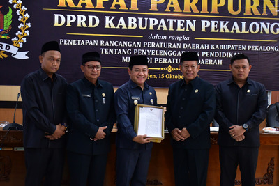Pemkab & DPRD Pekalongan sepakati Raperda Pendidikan untuk perbaiki mutu sekolah, peningkatkan SDM, dan menekan angka anak tidak sekolah.