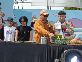Karnaval SCTV Batang tak hanya jadi hiburan gratis, tapi juga mendongkrak omzet UMKM hingga 50 persen. Bupati Batang ikut kenalkan kuliner legendaris!