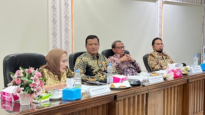 Timsel saring 15 peserta terbaik calon anggota KI Jateng 2027–2031 usai rampungkan tahap wawancara. Simak informasi lengkap proses seleksinya di sini!