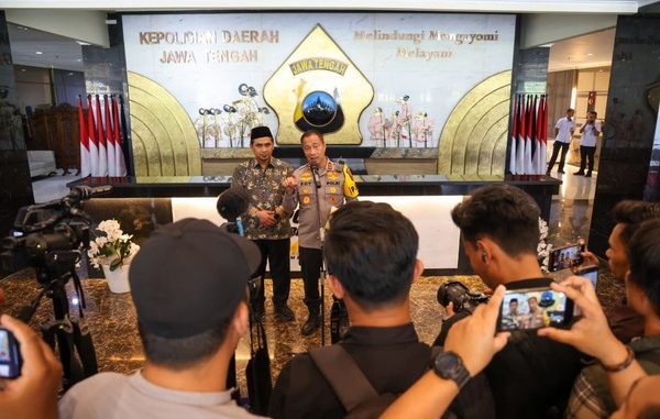 Taj Yasin pastikan anak-anak korban penggeledahan ponpes di Sukoharjo dapat pendampingan psikologis dan lanjut sekolah di lembaga resmi.