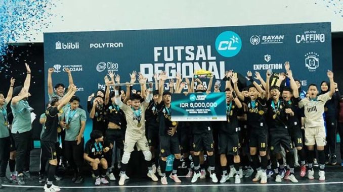 Tim futsal putra dan putri UNY sukses mengawinkan gelar juara Campus League Futsal Regional Yogyakarta 2026. Simak hasil lengkap dan evaluasi pelatih di sini!