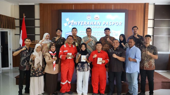 Dua siswa SMK Migas Cepu mewakili Indonesia di ajang JA WE Challenge 2026 Singapura. Pemkab dan Imigrasi Blora berikan dukungan penuh.