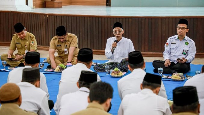 Pemprov Jateng mengawali peringatan Hari Santri 2026 dengan Ngaji Bandongan bersama ASN dan akademisi di Wisma Perdamaian Semarang.