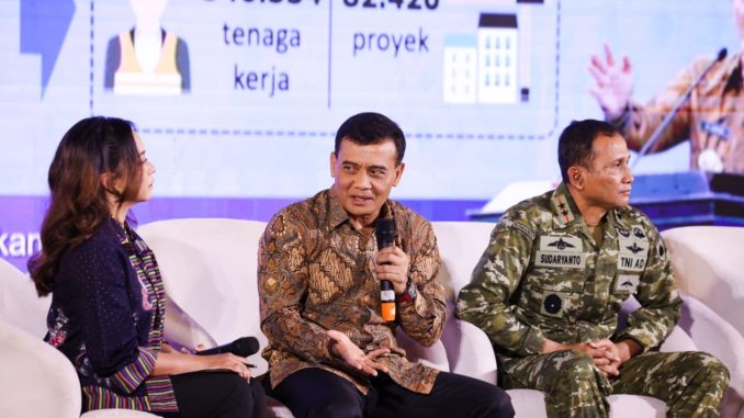 Gubernur Ahmad Luthfi sukses pacu ekonomi Jawa Tengah dan raih penghargaan investasi 2026. Realisasi investasi kuartal III tembus Rp72,54 triliun.