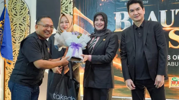 Wakil Wali Kota Pekalongan Balgis Diab dorong UMKM kecantikan naik kelas lewat seminar bersama maestro Rudy Hadisuwarno. Simak selengkapnya!