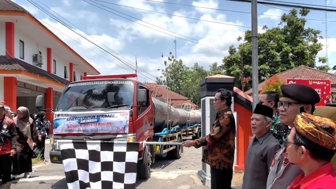 Kekurangan air bersih melanda 80 dusun di Kabupaten Magelang. Pemkab bersama Baznas, PMI, dan PDAM memperkuat distribusi air serta penanganan jangka panjang.