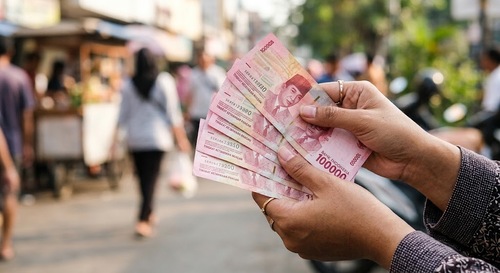 Ilustrasi, Panduan lengkap cara mendapatkan BLT 600 ribu BPNT Oktober 2026 lewat HP. Cukup pakai NIK KTP di situs resmi Kemensos atau aplikasi Cek Bansos!