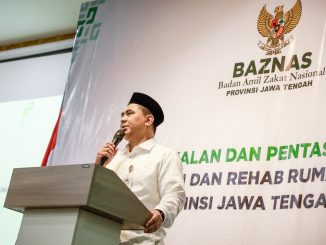 Taj Yasin Maimoen menegaskan peran santri saat ini fokus pada kesejahteraan masyarakat, salah satunya lewat bantuan RTLH dan jambanisasi dari Baznas Jateng.