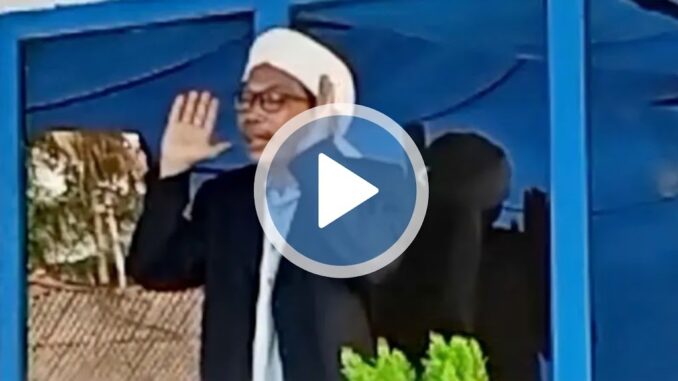 Polres Lombok Tengah menetapkan eks pimpinan Pesantren Abul Barokat Wannafahat sebagai tersangka kasus dugaan pelecehan seksual terhadap santriwati.