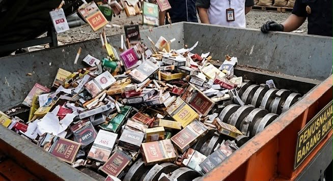 Ilustrasi, Bea Cukai Tegal musnahkan 5,29 juta batang rokok ilegal senilai Rp7,9 miliar di Brebes. Mayoritas pasokan berasal dari Madura, rugikan negara hingga Rp5,18 miliar.
