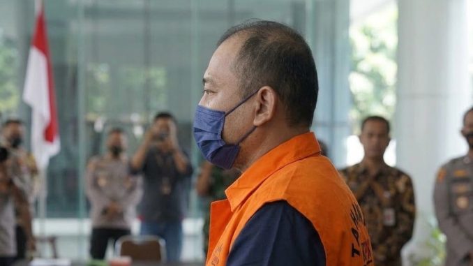 KPK memeriksa Bupati Sorong Selatan Petronela Krenak terkait kasus dugaan pemerasan yang menyeret Bupati Pemalang nonaktif Anom Widiyantoro.