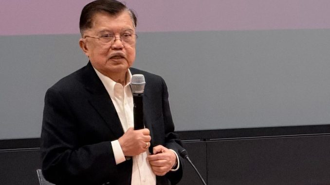 JK ingatkan pemerintah agar bijak kelola belanja negara dan utang saat kuliah umum di Harvard. Simak pesan lengkapnya di sini! JK ingatkan pemerintah agar bijak kelola belanja negara dan utang saat kuliah umum di Harvard. Simak pesan lengkapnya di sini!