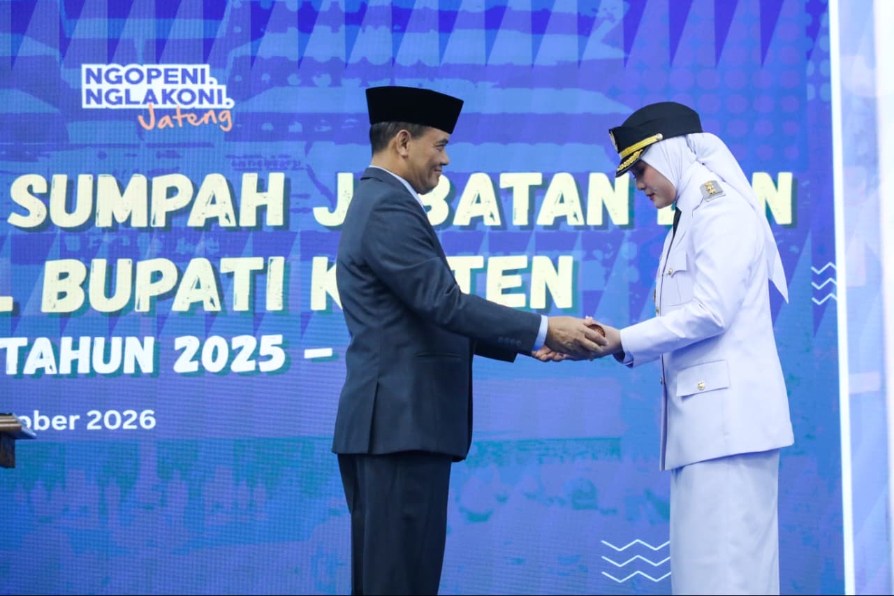 Gubernur Jateng Ahmad Luthfi melantik Mahanni Yulindha Pratiwi sebagai Wakil Bupati Klaten. Fokus utama: atasi kemiskinan dan tingkatkan soliditas.