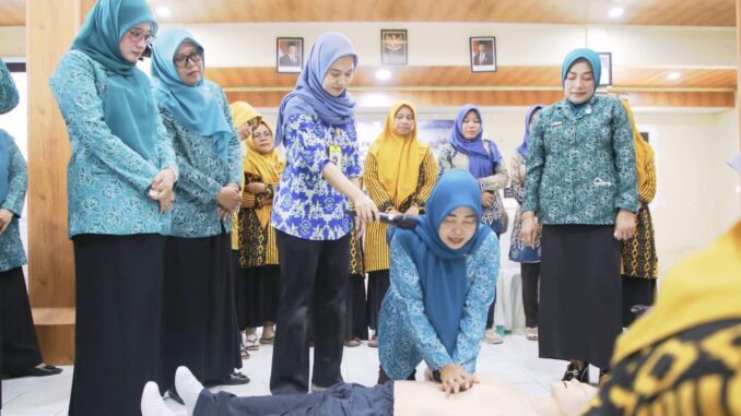 Posyandu Jawa Tengah kini terapkan 6 Standar Pelayanan Minimal (SPM). Tidak hanya kesehatan, tapi juga pendidikan hingga bantuan sosial warga.