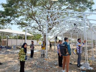 Progres pembangunan tempat relokasi pedagang Pasar Rembang tembus 56%. Pihak Dindagkop UKM masih menunggu kepastian anggaran APBN sebelum pemindahan.