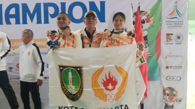Kontingen tembak sasaran Solo sukses raih perunggu Porprov Jateng 2026 di nomor 10m air pistol mixed team meski harus hadapi atlet nasional dan internasional.