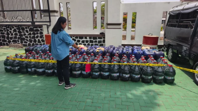 Polres Wonogiri membongkar dugaan penyalahgunaan BBM bersubsidi jenis Pertalite di Bulukerto. Tersangka S ditangkap bersama ribuan liter Pertalite.
