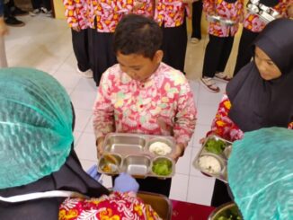 Uji coba MBG prasmanan di SDN Soprayan Sleman terbukti efektif cegah makanan terbuang. Siswa bisa atur porsi sendiri sesuai kebutuhan.