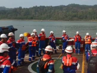 PT Pertamina Marine Solutions (PMSol) meninjau Pelabuhan Cilacap untuk memastikan keselamatan, kelengkapan APD, dan kesejahteraan pekerja maritim.