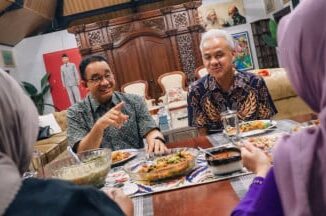 Ganjar Pranowo membagikan momen pertemuannya dengan Anies Baswedan di Yogyakarta. Pertemuan berlangsung hangat dan penuh obrolan santai.
