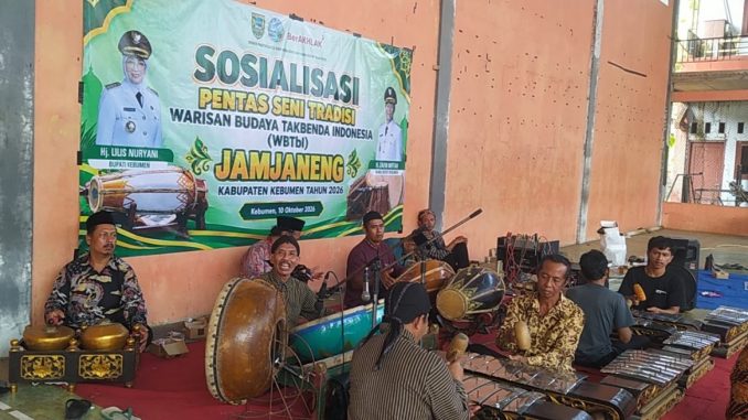Seni Jamjaneng Kebumen resmi menjadi Warisan Budaya Takbenda (WBTb) Indonesia. Simak persiapan pementasan kolosal 400 seniman dan upaya pelestariannya di sini! Seni Jamjaneng Kebumen resmi menjadi Warisan Budaya Takbenda (WBTb) Indonesia. Simak persiapan pementasan kolosal 400 seniman dan upaya pelestariannya di sini!