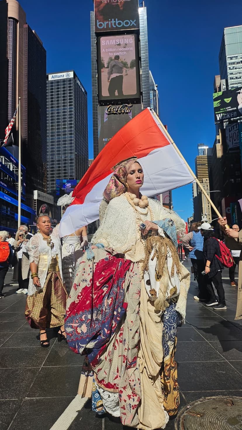 Serat rami Wonosobo mencuri perhatian di WFE 2026 New York lewat Bendera Merah Putih dan Planet Earth Flag.