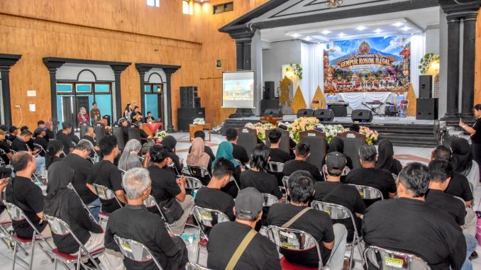 Pemkot Salatiga dorong pemberantasan rokok ilegal lewat program DBHCHT demi membangun ekosistem pariwisata yang tertib, legal, dan berdaya saing. Pemkot Salatiga dorong pemberantasan rokok ilegal lewat program DBHCHT demi membangun ekosistem pariwisata yang tertib, legal, dan berdaya saing.