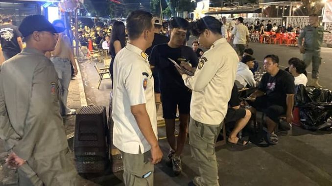 Satpol PP Kota Yogyakarta menertibkan 205 street coffee di Kotabaru hingga Oktober 2026. Pelanggar berulang diproses tipiring dan terancam denda jutaan rupiah. Satpol PP Kota Yogyakarta menertibkan 205 street coffee di Kotabaru hingga Oktober 2026. Pelanggar berulang diproses tipiring dan terancam denda jutaan rupiah.