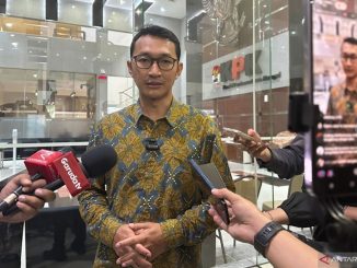 KPK menggelar OTT di BNPB dan mengamankan 14 orang, termasuk Sestama Rustian. Penyidik menyita uang Rp1,4 miliar dan emas terkait dugaan suap pengadaan barang.
