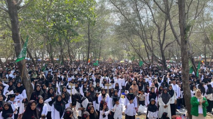 Sebanyak 20.633 santri meriahkan Pawai Budaya dan Istighosah Hari Santri 2026 di Kebumen. Kemenag dorong legalitas 100 pesantren menuju Indonesia Emas.
