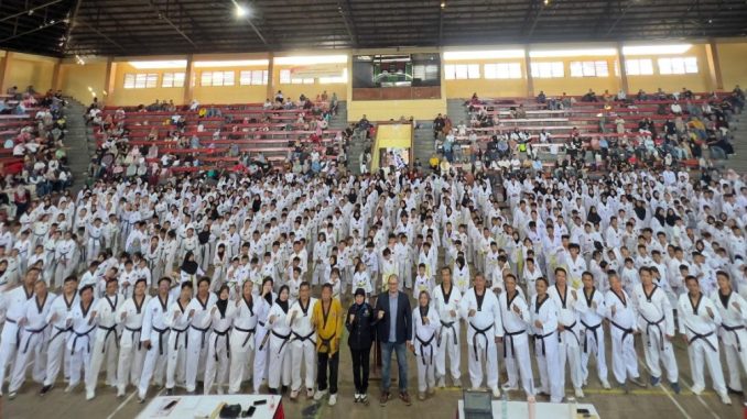 Pengkab TI Kendal menggelar UKT Periode 3 Tahun 2026 berbasis platform digital TIBER. Sebanyak 717 taekwondoin diuji kemampuan teknik dan mentalnya.