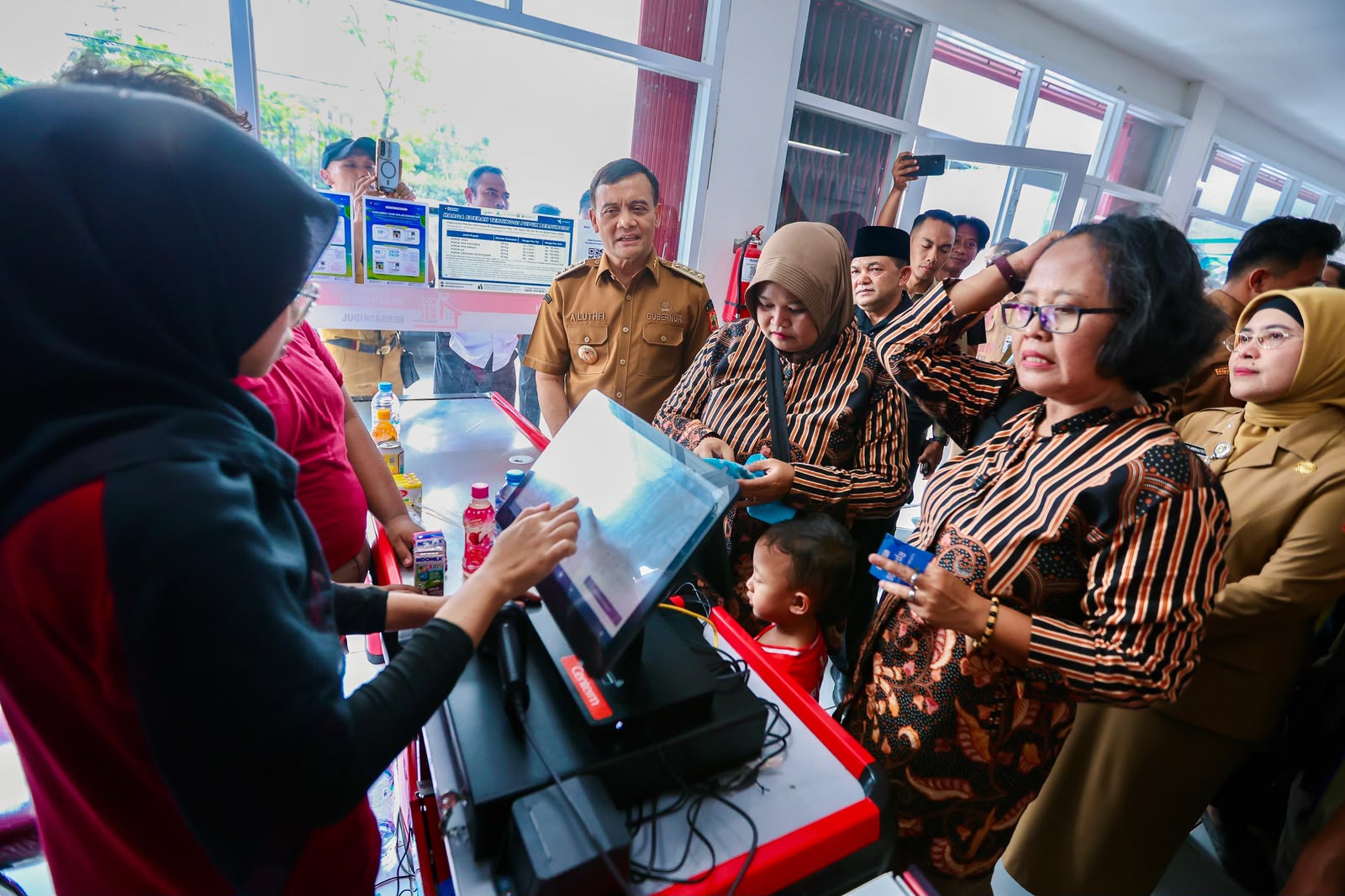 Ahmad Luthfi tinjau operasional KDMP di Semarang dan Boyolali. Ia tegaskan pentingnya peran koperasi sebagai off taker UMKM dan penguat swasembada pangan.