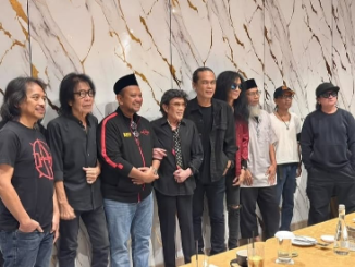 Sembilan gitaris legendaris Indonesia siap berkolaborasi dalam 9 Dewa Gitar sebagai penampil spesial konser Guns N’ Roses di Jakarta.