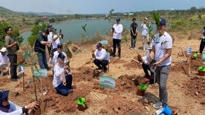 KEK Industropolis Batang hijaukan kawasan dengan ribuan pohon aren untuk diolah jadi bioetanol dan gula aren. KEK Industropolis Batang hijaukan kawasan dengan ribuan pohon aren untuk diolah jadi bioetanol dan gula aren.