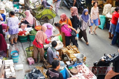Peserta Diklat PAC PDI Perjuangan Jateng terjun ke 9 titik strategis Boyolali-Surakarta untuk serap aspirasi warga dan analisis dinamika sosial ekonomi. Peserta Diklat PAC PDI Perjuangan Jateng terjun ke 9 titik strategis Boyolali-Surakarta untuk serap aspirasi warga dan analisis dinamika sosial ekonomi.