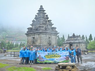Puluhan pelajar SMP di Banjarnegara ikuti field trip Geopark Nasional Dieng. Kenali potensi geologi, situs budaya, dan warisan alam lewat edukasi wisata.