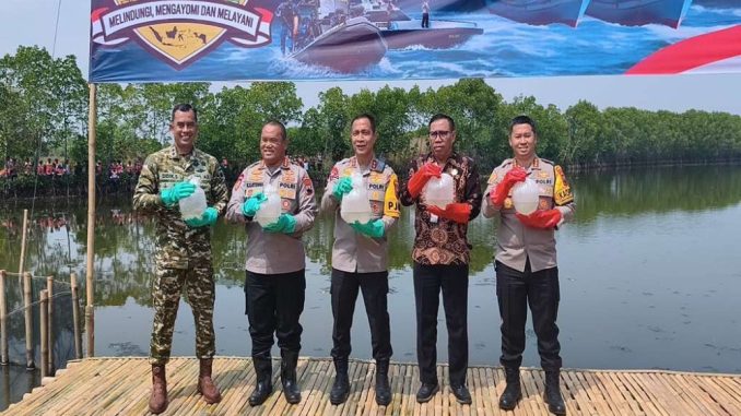 Polda Jateng resmi meluncurkan program kemitraan pesisir Pancanaka di Batang untuk cegah kejahatan transnasional, narkoba, dan tingkatkan keselamatan nelayan.