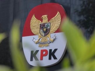 KPK geledah Dinas Lingkungan Hidup (DLH) Klaten terkait dugaan korupsi Bupati Hamenang Wajar Ismoyo. Simak rincian aliran dana dan klasternya di sini!