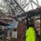 Tower Roboh Diterjang Angin Kencang di Demak, Timpa Empat Rumah Warga