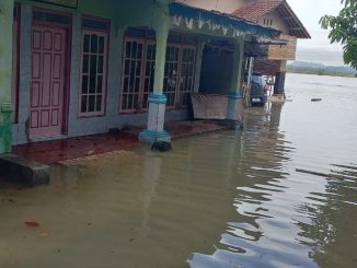 Hujan deras sejak Jumat malam memicu banjir dan longsor di puluhan titik wilayah Cilacap dan Banyumas.Simak laporan terkini penanganan BPBD di sini!