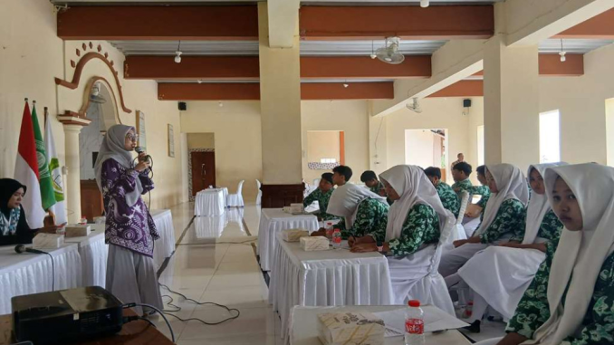 DP3AP2KB Batang menginisiasi program UPTD Menyapa di MTs Al Islam Limpung guna menjaga kesehatan mental remaja serta mencegah kekerasan dan perundungan.