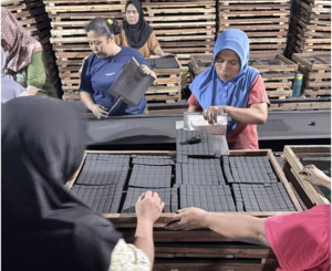 CV Traka Abadi Universal Purbalingga kembali mengekspor 26 ton briket arang kelapa ke Yordania. Pemkab siap fasilitasi UMKM lokal tembus pasar global.