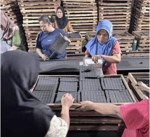 CV Traka Abadi Universal Purbalingga kembali mengekspor 26 ton briket arang kelapa ke Yordania. Pemkab siap fasilitasi UMKM lokal tembus pasar global.