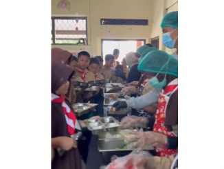 Uji coba program Makan Bergizi Gratis (MBG) prasmanan di SDN 3 Kroyo, Sragen, terbukti efektif melatih kedisiplinan dan kemandirian siswa.