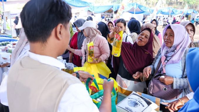 Pemprov Jateng menggelar 1.724 Gerakan Pangan Murah untuk menjaga harga kebutuhan pokok dan menekan inflasi. Pemprov Jateng menggelar 1.724 Gerakan Pangan Murah untuk menjaga harga kebutuhan pokok dan menekan inflasi.