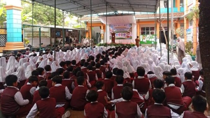 Ratusan siswa SD Muhammadiyah Temanggung ikuti cek kesehatan gratis dan edukasi jiwa di HKN 2026. Kolaborasi strategis wujudkan generasi sehat dan berkemajuan!