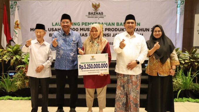Baznas Jateng menyalurkan bantuan modal usaha senilai Rp5,25 miliar kepada 1.750 mustahik. Wagub Taj Yasin tekankan pentingnya pendampingan agar usaha berkembang.