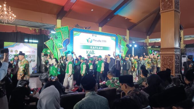 Porsadin VIII Jateng resmi dibuka di Kabupaten Tegal. Sebanyak 824 santri madrasah diniyah bersaing menunjukkan talenta olahraga, seni, dan keagamaan.
